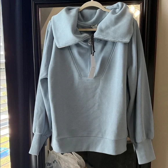 Varley Light Blue Sweatshirt - Picture 2 of 8